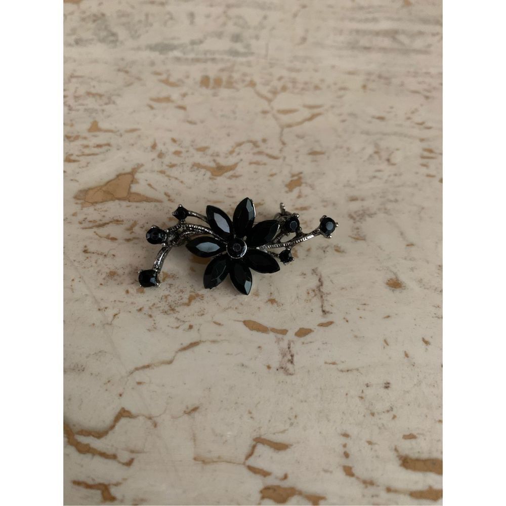 Brooch  